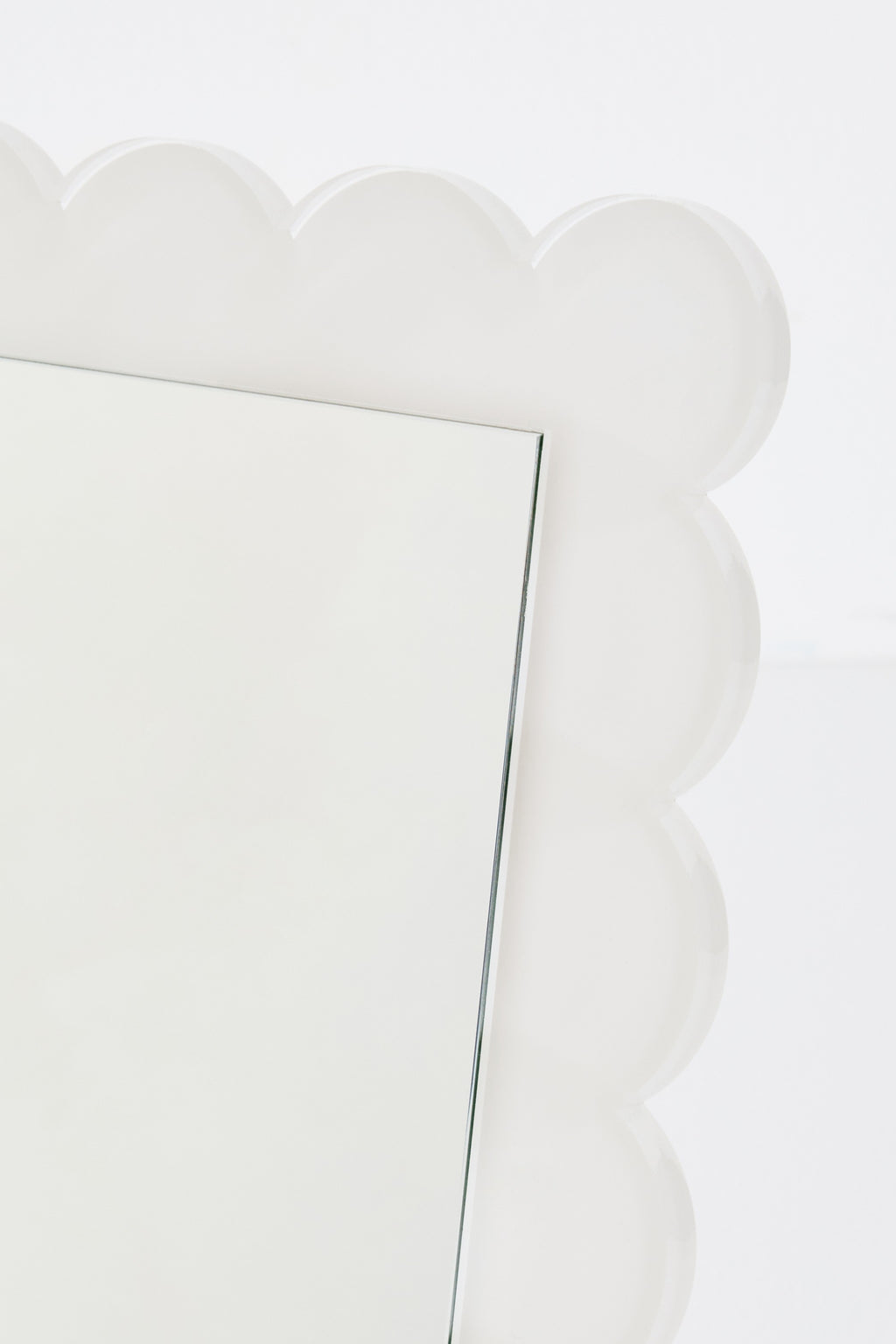 Brosa Scalloped Acrylic Rectangular Wall or Tabletop Mirror in White, product view 4