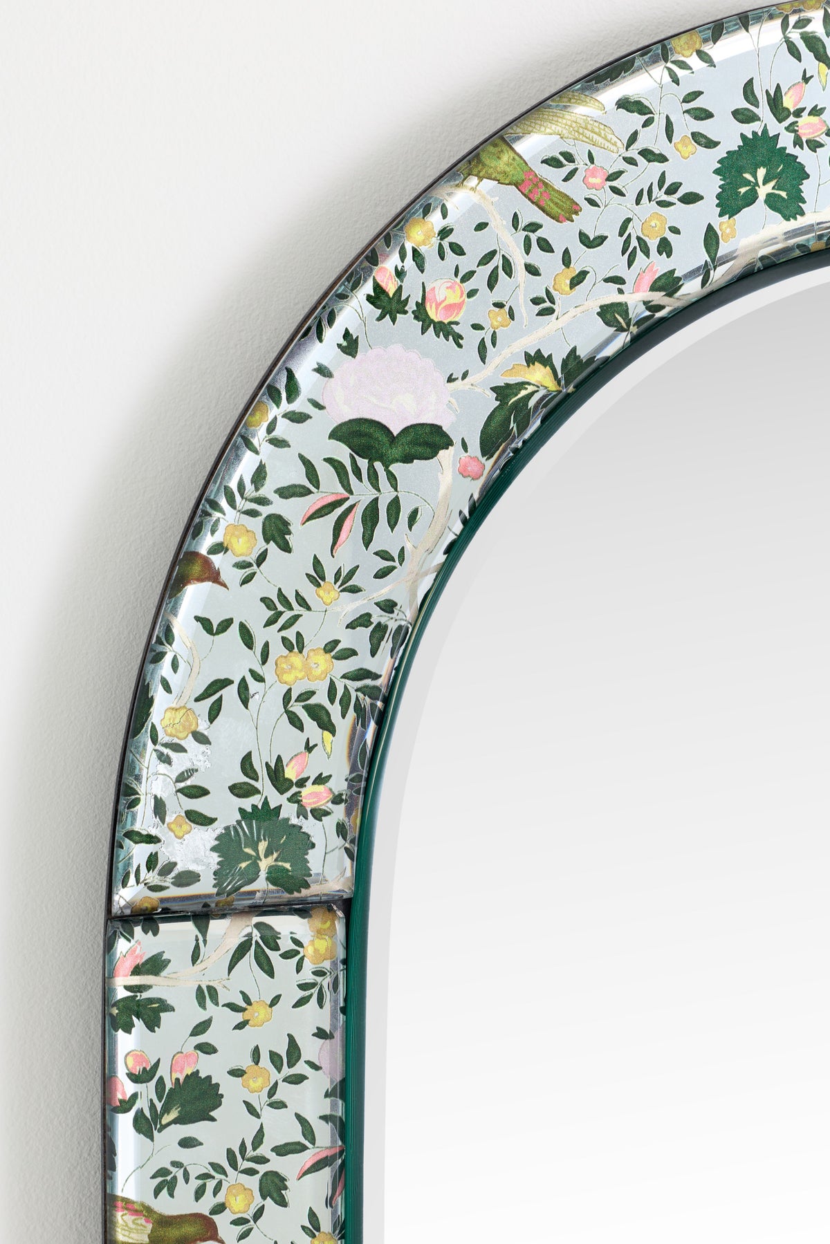 Gardur Arched Wall Mirror with Floral Glass Border in Clear, product view 2
