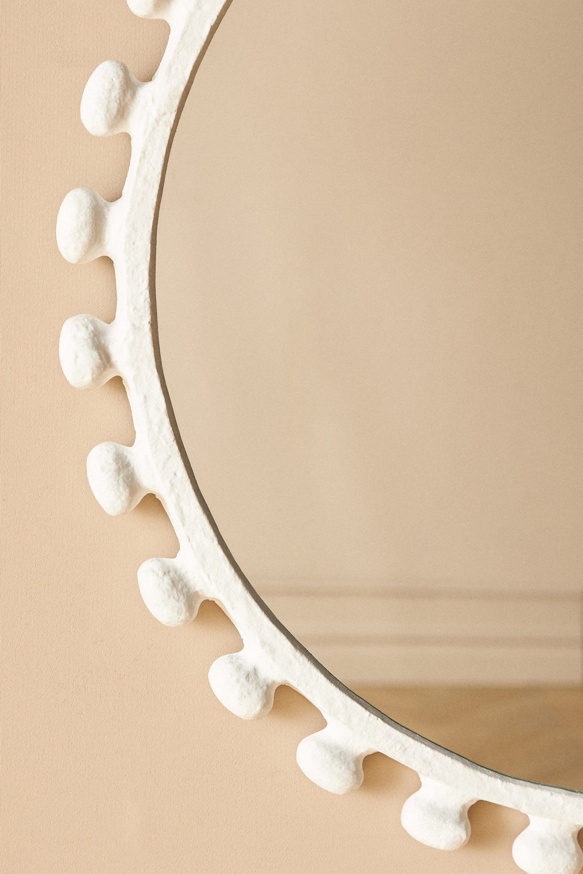 Dropi Matte White Beaded Round Wall Mirror, 32 in in 010 White, product view 3